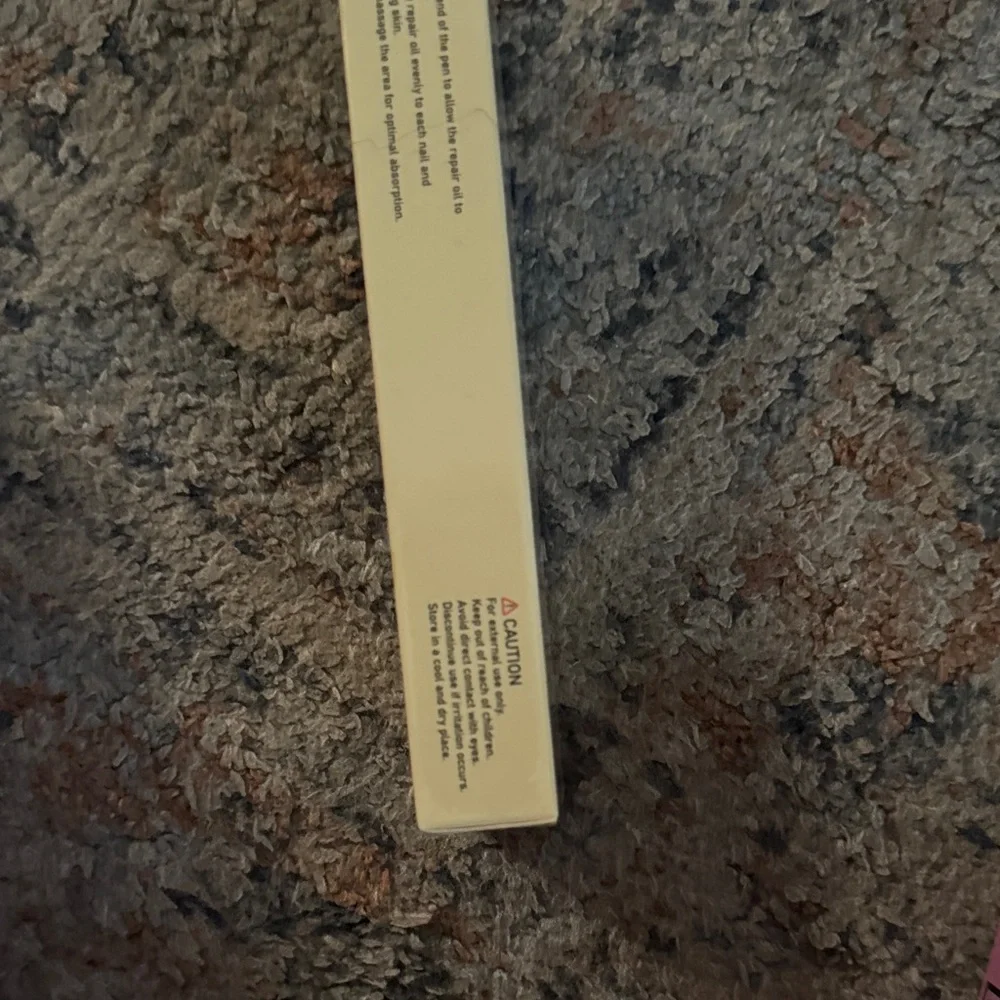 Nail Care Pen - Pale Yellow Packaging